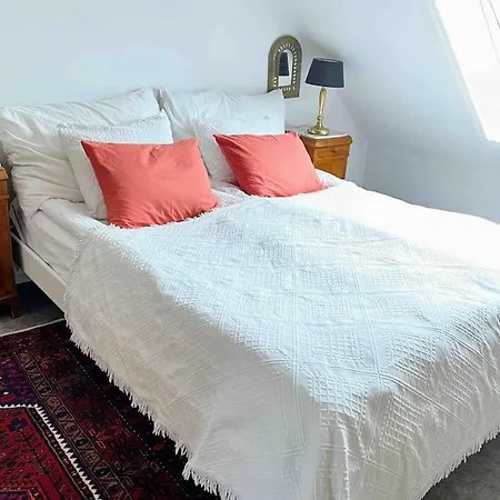 2br With Balconies And Art In Historical Area ברגן