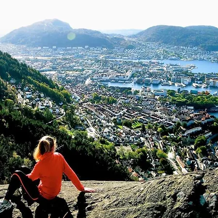 2br With Balconies And Art In Historical Area Appartement Bergen