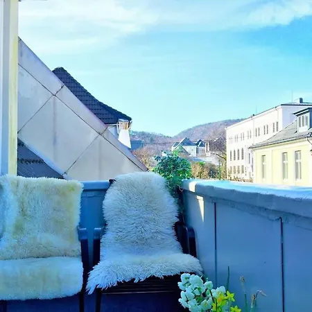 Appartement 2br With Balconies And Art In Historical Area Bergen