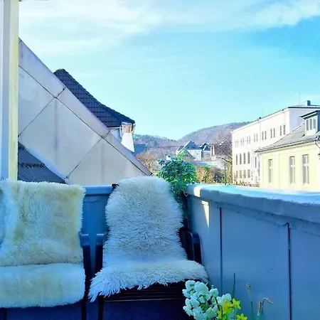 דירה 2br With Balconies And Art In Historical Area ברגן