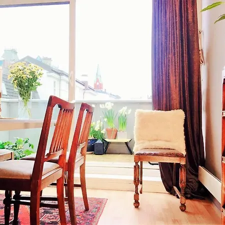 2br With Balconies And Art In Historical Area *