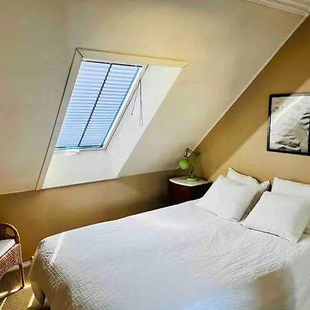 2br With Balconies And Art In Historical Area Leilighet Bergen