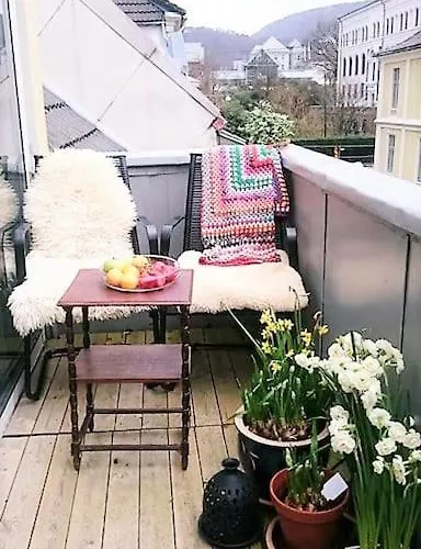 2br With Balconies And Art In Historical Area * Μπέργκεν