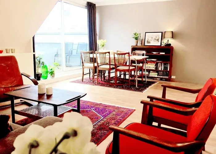 2br With Balconies And Art In Historical Area Μπέργκεν